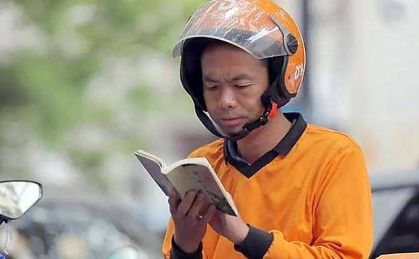 从外卖小哥到中国诗词大会冠军, 雷海为战胜北大硕士后, 有何去向?“十大足球赌注软件排行榜”(图2)
从外卖小哥到中国诗词大会冠军, 雷海为战胜北大硕士后, 有何去向?“十大足球赌注软件排行榜”(图2)